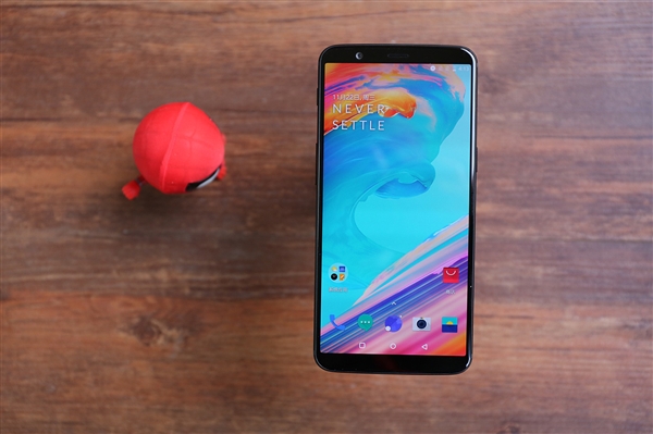 火爆！<a href='https://www.oneplus.com/cn' target='_blank'><u>一加</u></a>5T欧美脱销：6+64GB需14天到货