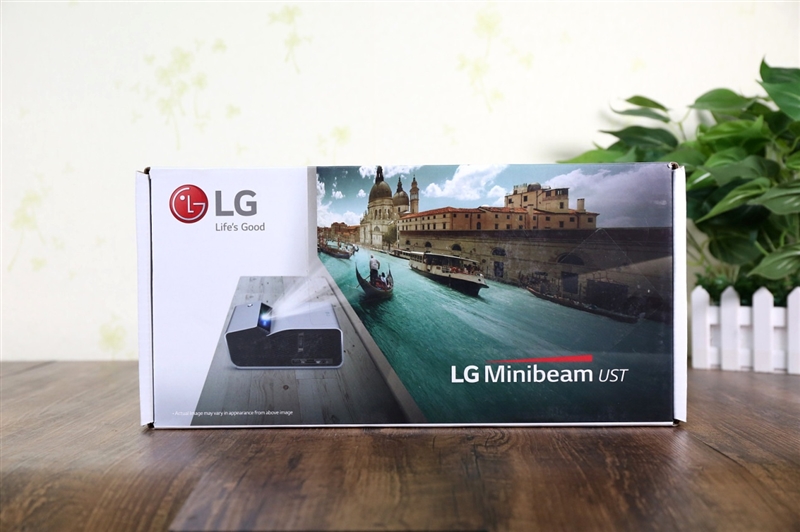 3.5小时续航！LG PH450超短焦投影仪<a href='https://www.ivipi.com/pc/' target='_blank'><u>体验</u></a>评测：背包里的80英寸巨幕