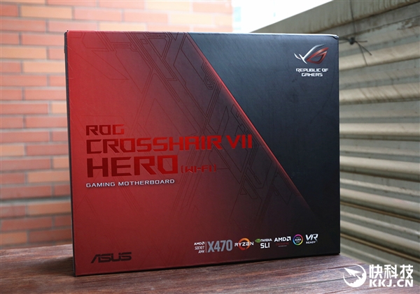 第二代Ryzen顶级座驾！华硕Crosshair VII Hero WiFi主板开箱图赏