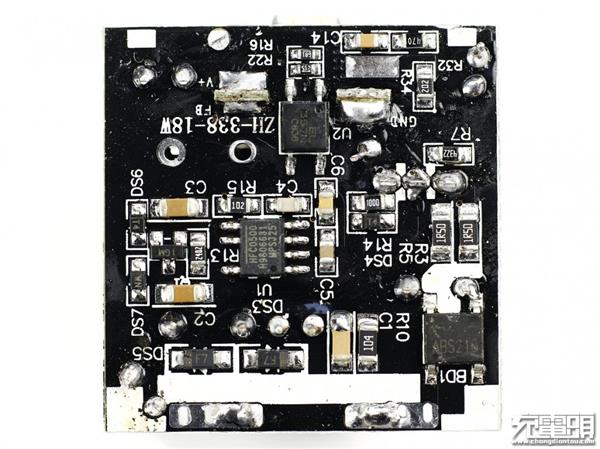 高仿苹果18W USB PD充电器拆解：都是坑