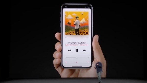 iPhone X发布六周年 库克：它为下一个十年开辟道路