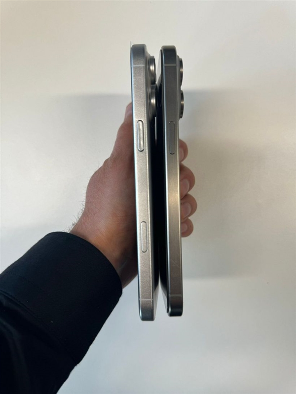 6.9英寸史上最大屏！iPhone 16 Pro Max最新机模出炉：确认新增拍照按钮
