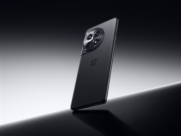 <a href='https://www.oneplus.com/cn' target='_blank'><u>一加</u></a>Ace 3 Pro包装盒泄露：全球首发宁德新能源6100mAh超大电池