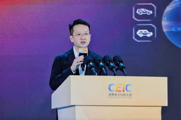 荣耀郭锐:以“三新”解码AI终端新生态 加速端侧AI消费级落地