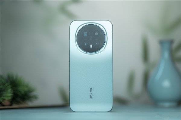 荣耀Magic8 RSR蓄势待发:唯一一款双3D超大杯旗舰