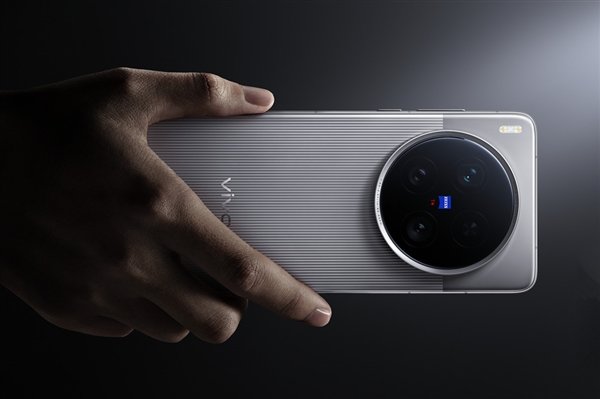 蓝厂最强旗舰来了!vivo X300 Ultra官宣